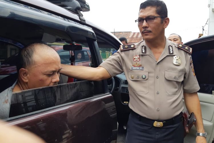 Mursal (48) pelaku pencurian kotak amal masjid ditangkap para jemaah ketika beraksi di masjid Jamik Nurul Hidayah di jalan Sekip Bendung, Kecamatan Kemuning Palembang, Sumatera Selatan, Rabu (17/10/2018).
