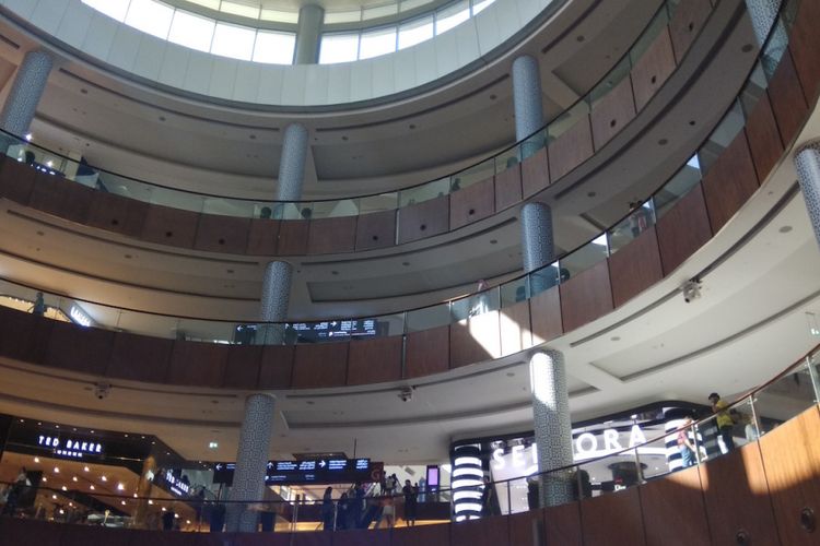 Pusat perbelanjaan Dubai Mall di Dubai, Uni Emirates Arab.