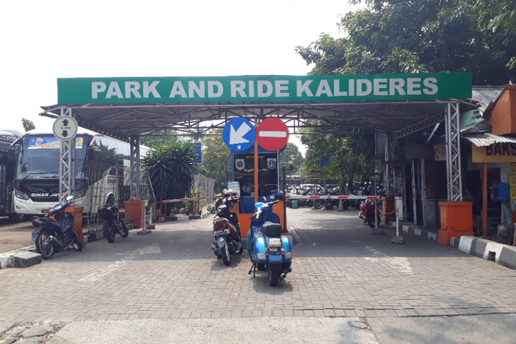 Park and ride Terminal Kalideres, Jakarta Barat, Rabu (6/6/2018).