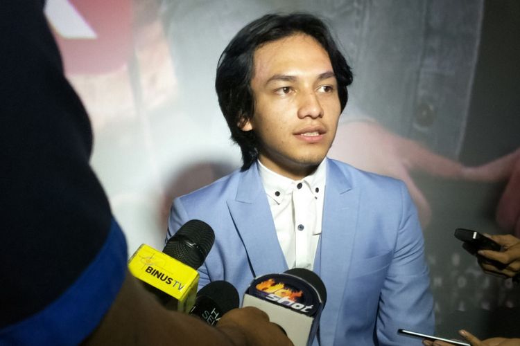 Artis peran Jefri Nichol dalam jumpa pers pemutaran perdana film Surat Cinta Untuk Starla di CGV Cinemas, Grand Indonesia, Tanah Abang, Jakarta Pusat, Jumat (22/12/2017).