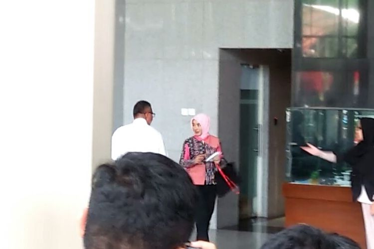Direktur Utama PT Pertamina (Persero) Nicke Widyawati mendatangi gedung Merah Putih Komisi Pemberantasan Korupsi (KPK), Senin  (17/9/2018). Nicke datang sekitar pukul 13.36 WIB.