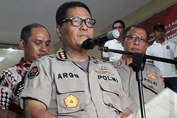 Kabid Humas Polda Metro Jaya Kombes Argo Yuwono mengungkapkan Ratna Sarumpaet resmi ditahan di Polda Metro Jaya atas kasus penyebaran hoaks pada Jumat (5/10/2018).
