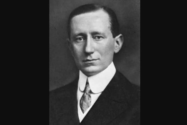 Penemu radio, Guglielmo Marconi, fisikawan asal Italia.