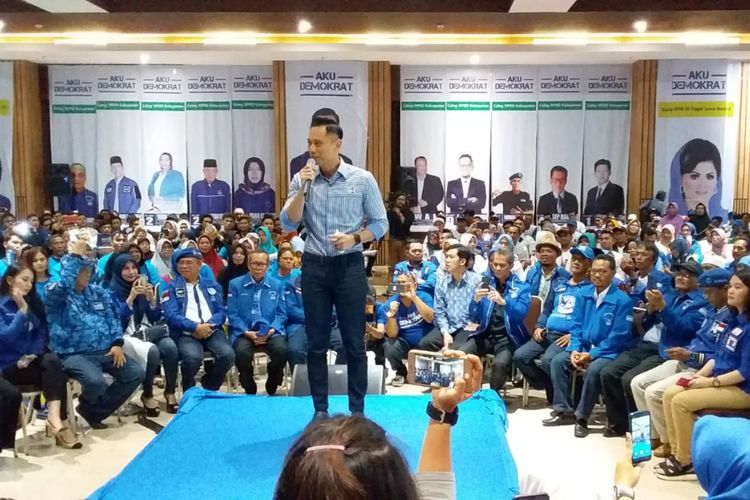 AHY pimpin kampanye terbuka jelang Pemilu 2019 di Kabupaten Sumedang, Jawa Barat, Jumat (29/3/2019). AAM AMINULLAH/KOMPAS.com