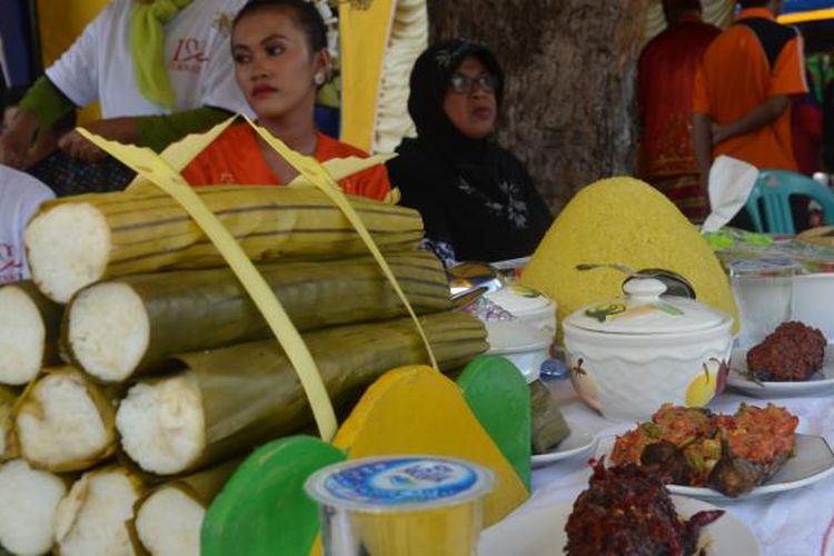 Festival Kuliner Nusantara di kawasan Benteng Oranje untuk meramaikan Gerhana Matahari Total 2016, di Ternate, Maluku Utara, Rabu (9/3/2016)