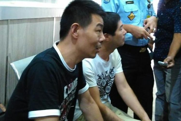 Dua warga negara asing asal China ditangkap petugas Kantor Imigrasi Mataram karena diduga melakukan penyalahgunaan ijin tinggal.