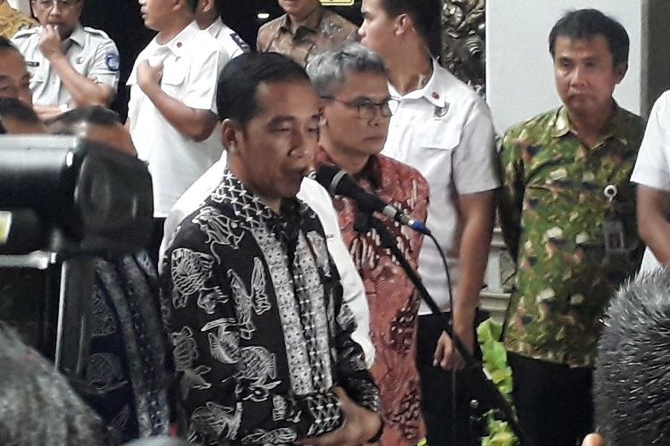 Presiden Republik Indonesia Joko Widodo saat menyampaikan ucapam bela sungkawa dalam kecelakaan Lion Air JT610 pada Senin (29/10/2018) di Bandara Soekarno-Hatta, Cengkareng, Tangerang. 