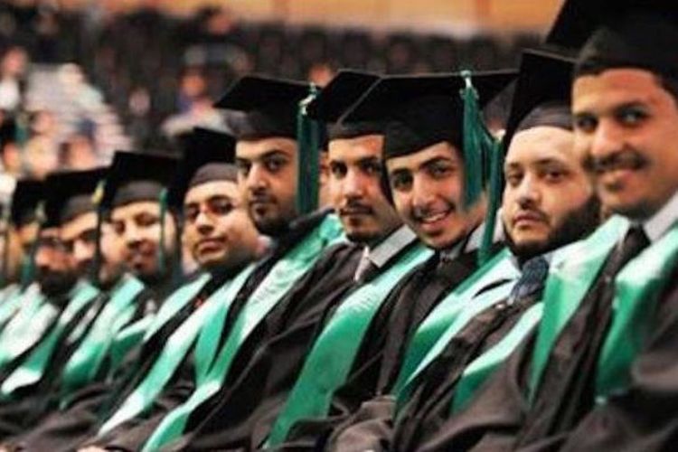 Pelajar Arab Saudi yang sedang menempuh pendidikan di luar negeri bakal menerima penghargaan berupa dana bantuan dari Kerajaan Saudi sebesar Rp 27,5 juta.