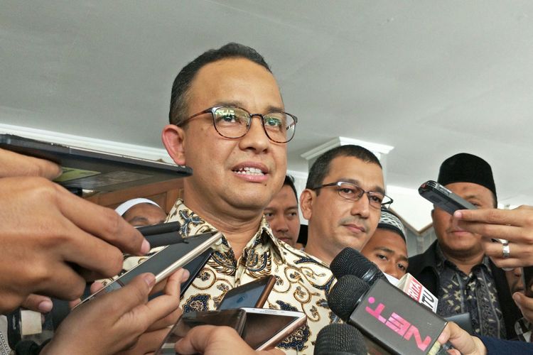 Gubernur DKI Jakarta Anies Baswedan di Asrama Haji Pondok Gede, Jakarta Timur, Sabtu (6/1/2018).