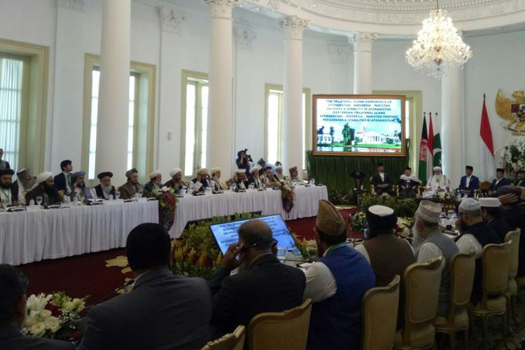 Presiden Joko Widodo membuka konferensi trilateral ulama Indonesia-Afghanistan-Pakistan. Pertemuan ini diadakan di Istana Bogor, Jumat (11/5/2018) pagi.