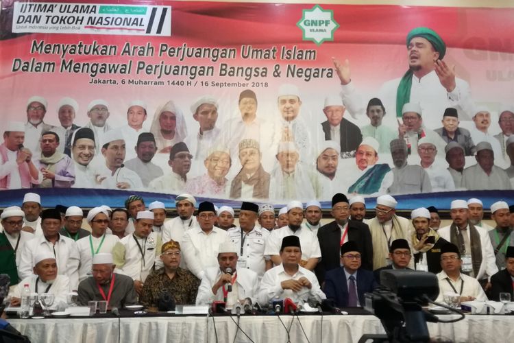 Gerakan Nasional Pengawal Fatwa (GNPF) resmi mendukung pasangan bakal calon presiden dan wakil presiden Prabowo Subianto-Sandiaga Uno di Grand Cempaka, Jakarta, Minggu (16/9/2018).