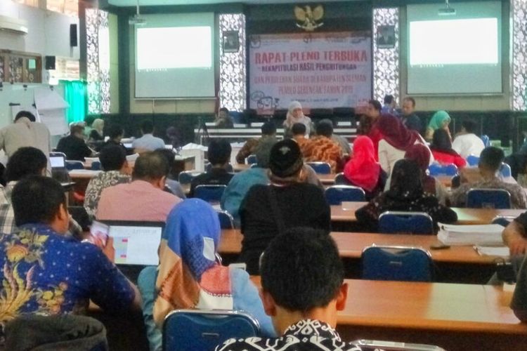 Suasana rapat pleno rekapitulasi tingkat Kabupaten Sleman di kantor Bappeda Sleman,Kamis (09/05/2019)  
