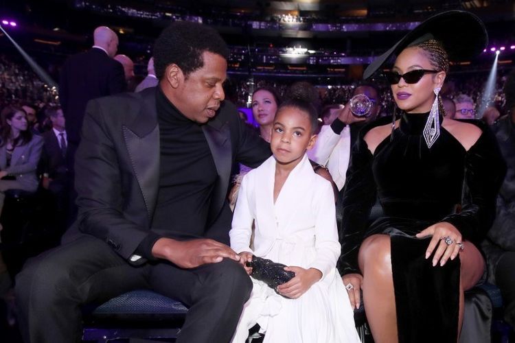Artis musik Jay-Z dan istrinya Beyonce, serta putri mereka, Blue Ivy Carter, menghadiri 60th Annual GRAMMY Awards di Madison Square Garden, New York City, pada 28 Januari 2018. 