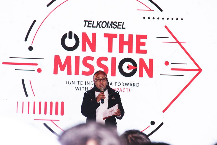 Direktur Sales Telkomsel Ririn Widaryani saat memaparkan Telkomsel On The Mission 2019 di Minahasa, Selasa (27/8).