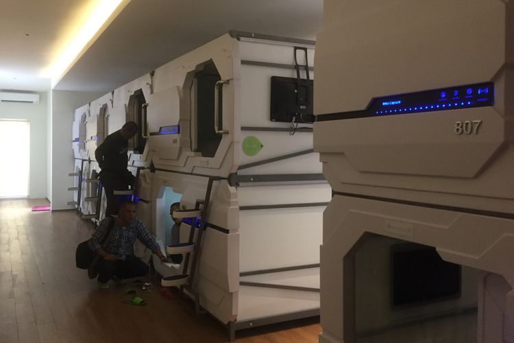 Whiz Capsule Hotel di Trawas, Mojokerto.