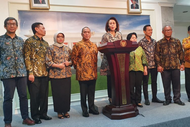 Panitia Seleksi Calon Pimpinan Komisi Pemberantasan Korupsi (KPK) usai bertemu Presiden Jokowi di Istana Kepresidenan, Jakarta, Senin (17/6/2019).