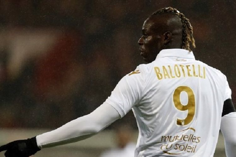 Mario Balotelli tampil membela Nice pada laga vs Guingamp di Stadion Roudourou dalam lanjutan Ligue 1 Liga Perancis, 1 Desember 2018.  