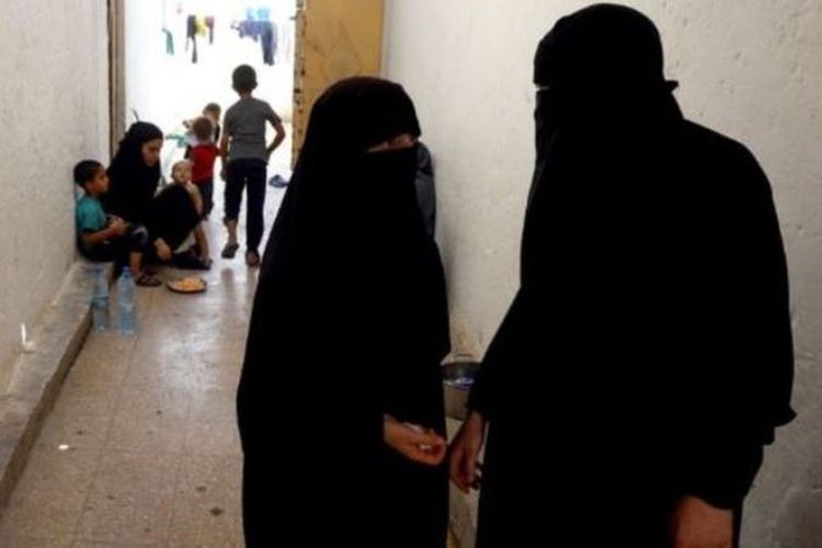 Ratusan perempuan telah ditahan karena dicurigai memiliki keterkaitan dengan ISIS. (AFP via BBC)