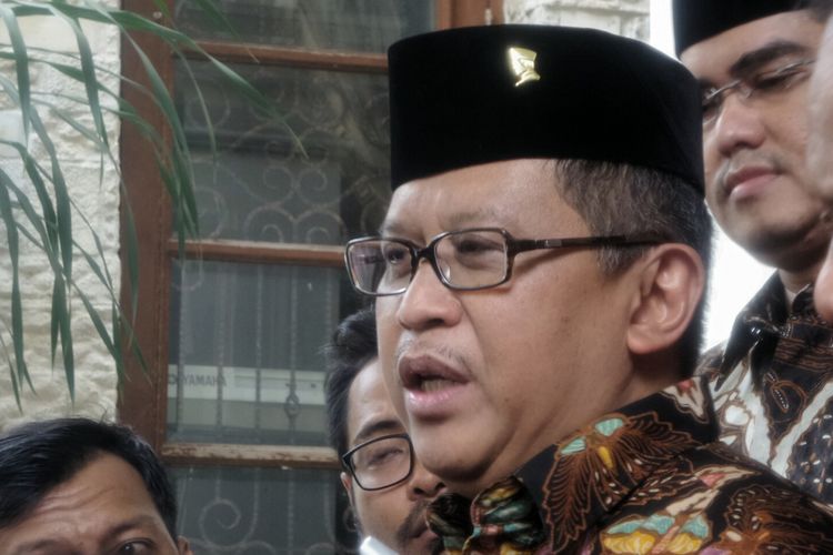 Sekretaris Jenderal Partai Demokrasi Indonesia Perjuangan (PDIP) Hasto Kristiyanto saat ditemui di kediaman pribadi Hamzah Haz, kawasan Patra Kuningan, Jakarta Selatan, Sabtu (5/8/2017) siang. 