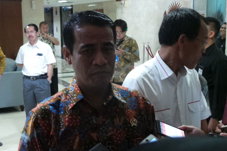 Menteri Pertanian Amran Sulaiman di kantor Kemenko Kemaritiman, Jakarta Pusat, Jumat (21/7/2017).