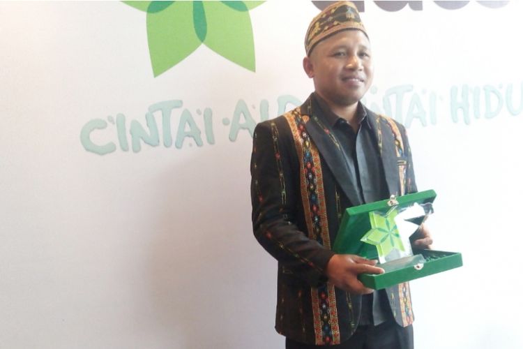 Romo Marselus Hasan, pendeta penerang desa-desa di NTT.