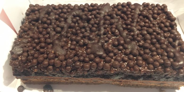 Ufomaltine Crunchy Choco salah satu varian kue dari Cakekinian di Bekasi, Kamis (28/12/2017).