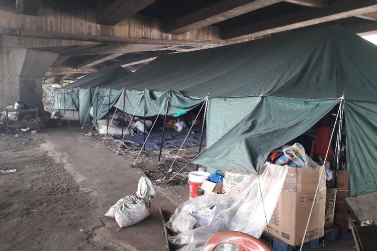 Warga korban kebakaran di Jalan Lodan masih bertahan di tenda pengungsian, Kamis (6/9/2018).