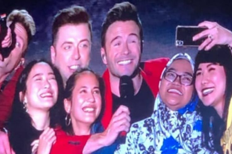 Asyik Banget Pevita Pearce Diajak Naik Panggung Konser Westlife 24 Berita