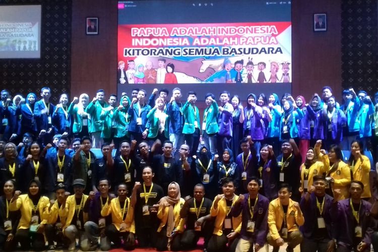 Sejumlah  mahasiswa dari berbagai universitas yang ada di Kepulauan Riau melakukan deklerasi dukung Papua Damai yang dilakukan di Ballroom Aston Hotel, Batam, Kamis (5/9/2019).