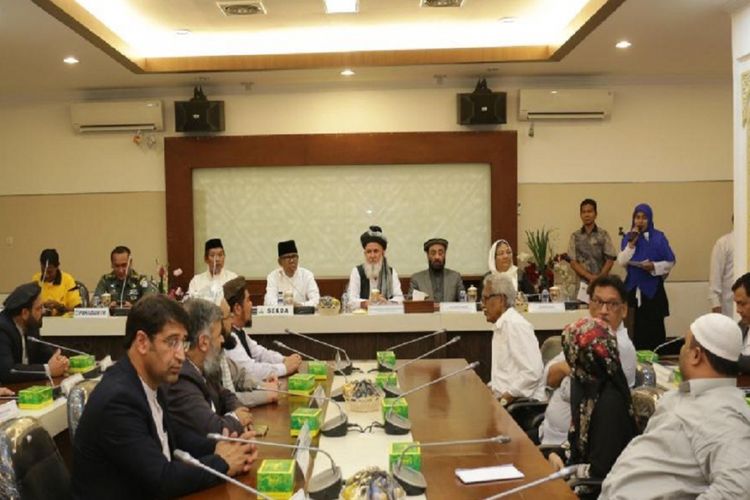 Pemerintah Aceh dan sejumlah marntan juru runding GAM menerima delegasi dari Afganistan yang ingin mempelajari proses damai di Aceh pasca konflik vertikal antara Gerakan Aceh Merdeka dan Pemerintah Indonesia, di Sekretariat Daerah Pemerintahan Aceh.