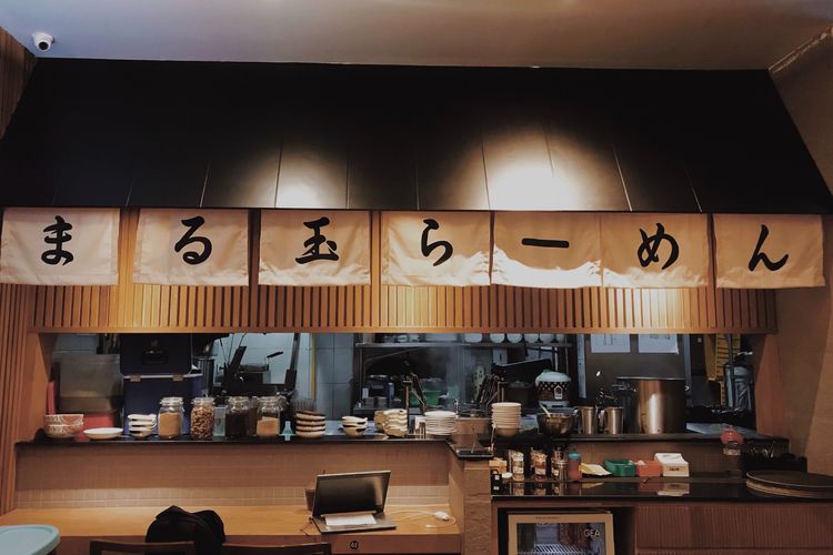 Table manner saat makan di restoran tradisional Jepang
