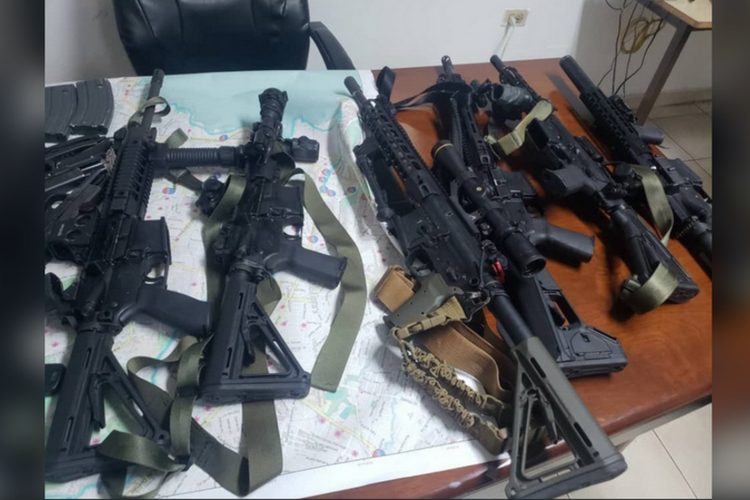 Inilah senapan serbu yang disita polisi Haiti dari tujuh warga negara asing yang ditangkap pada pekan lalu setelah diduga mereka merupakan tentara bayaran.