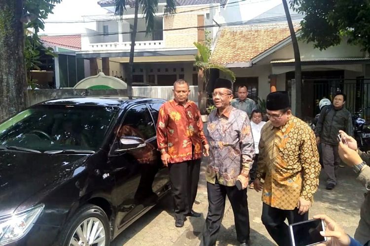 Mantan Ketua Mahkamah Konstitusi Mahfud MD di kediaman Sinta, di kawasan Ciganjur, Jakarta Selatan, sekitar pukul 09.55, Rabu (26/9/2018).