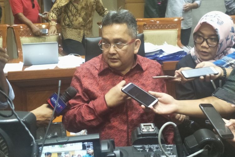Wakil Ketua Komisi III Trimedya Panjaitan saat ditemui seusai Rapat Pleno di Kompleks Parlemen, Senayan, Jakarta, Kamis (7/2/2019).