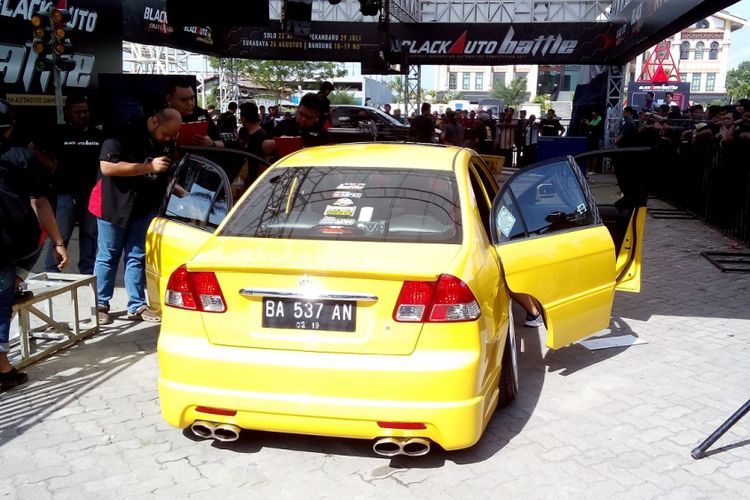 Penjurian Drive Thru Black Auto Battle 2017 di Pekanbaru.