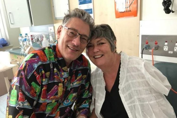 David dan Maureen Santamaria bertemu pada Rabu (14/2/2018) sore untuk pertama kalinya sejak operasi mereka. (ABC News/Stephanie Ferrier)