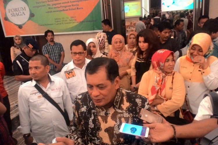 Calon gubernur Sulsel, Nurdin Halid (NH), menghadiri Forum Siaga yang dihadiri ratusan profesor dan akademisi senior se-Sulsel di Hotel Grand Clarion, Makassar, Selasa (12/12/2017) malam.