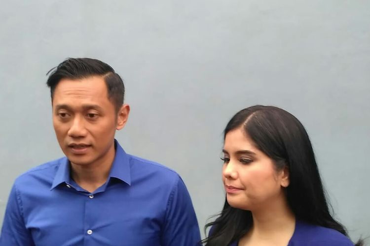 Agus Harimurti Yudhoyono dan istrinya Annisa Pohan saat ditemui usai tampil di salah satu acara stasiun televisi swasta di kawasan Mampang, Jakarta Selatan, Selasa (16/4/2019).