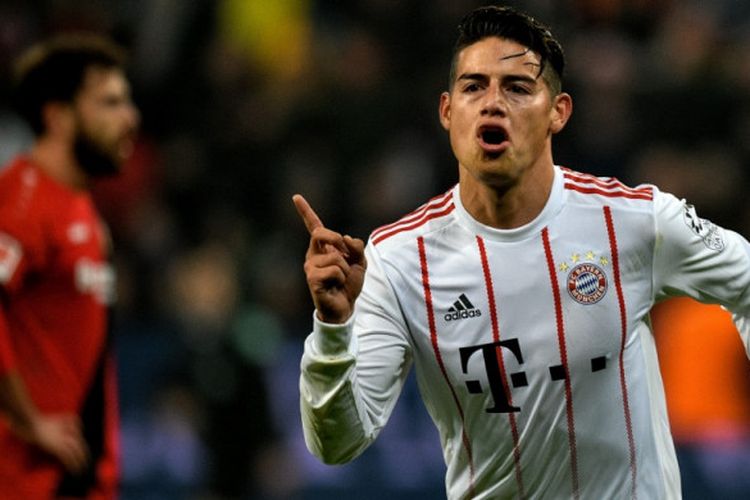 James Rodriguez merayakan gol Bayern Muenchen ke gawang Bayer Leverkusen pada pertandingan Bundesliga di BayArena, Jumat (12/1/2018).