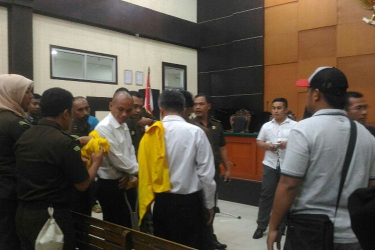 Suasana ruang sidang di PN Jakarta Timur setelah Hakim Ketua Gede Ariawan memvonis para terdakwa perampokan dan pembunuhan di Pulomas pidana hukuman mati dan seumur hidup.
