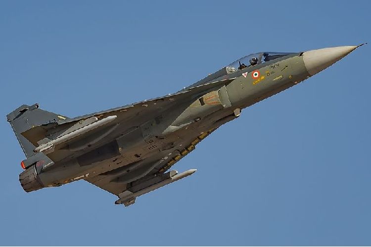 Pesawat tempur ringan (LCA) Tejas buatan India yang sudah digunakan angkatan udara negara itu. Kini India tengah mengembangkan jet tempur siluman generasi kelima.