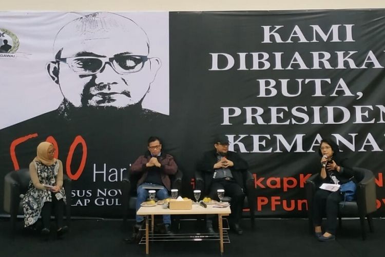 Direktur Eksekutif Amnesty Internasional Indonesia, Usman Hamid dan Penyidik Senior KPK Novel Baswedan (tengah) bersama istri aktivis HAM Munir, Suciwati di gedung KPK, Jakarta, Kamis (1/11/2018)