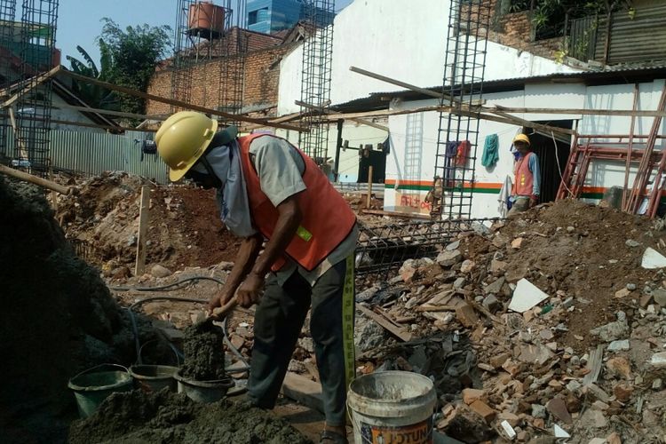 Pembangunan Puskesmas Kemanggisan yang terletak di Jalan Anggrek Rosalia II blok H, nomor 39, RT 004 RW 05, Kemanggisan, Jakarta Barat, Jumat (8/9/2017).
