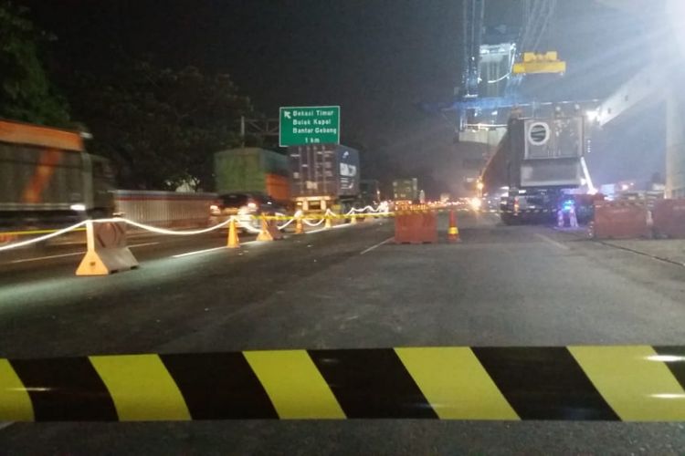 Penutupan lajur 3 dan 4 di Jalan Tol Jakarta-Cikampek dilakukan pada Selasa (17/7/2018) pukul 22.30 WIB.