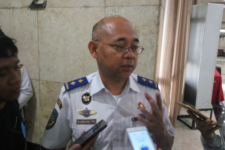 Kepala BPTJ Bambang Prihartono usai menghadiri diskusi membahas rencana pembatasan sepeda motor di wilayah Jabodetabek yang digelar BPTJ di Hotel Bidakara, Pancoran, Jakarta Selatan, Selasa (8/8/2017).