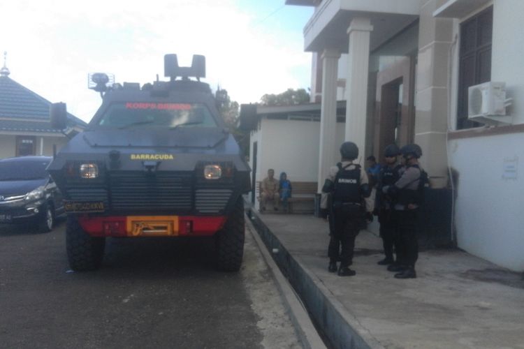 kendaraan barracuda mengamankan pengadilan di Bengkulu