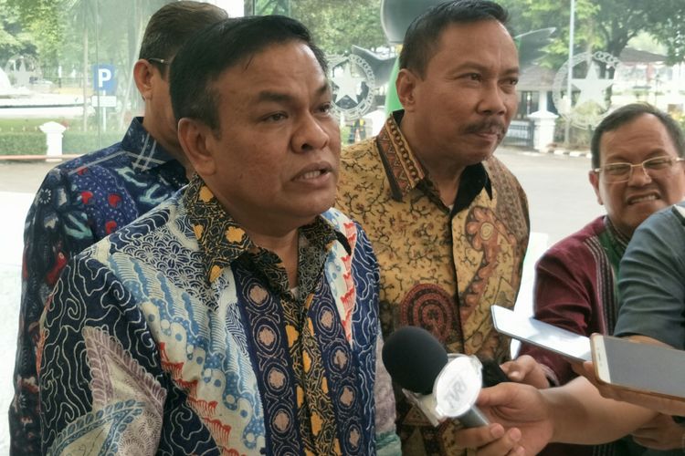 Bupati Bone terpilih Andi Fahsar M Padjalangi usai menemui Wakil Presiden RI Jusuf Kalla di Kantor Wakil Presiden RI, Jakarta, Kamis (19/7/2018). 