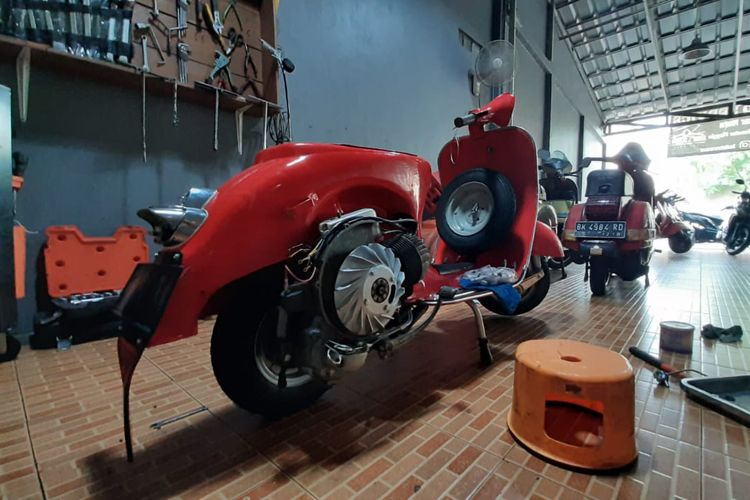 Vespa 946 Emporio Armani dan RED, Edisi Spesial, Harga Fenomenal