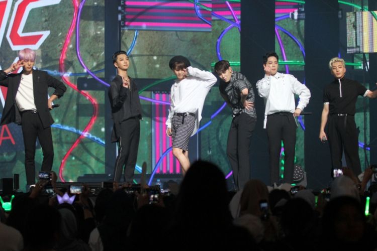 B.A.P tampil dalam Music Bank in Jakarta di JIExpo Kemayoran, Jakarta Pusat, Sabtu (2/9/2017) malam.