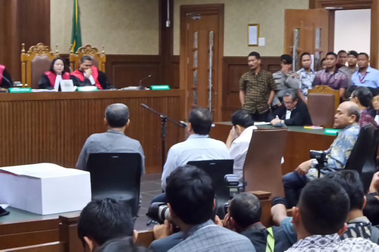 Lima orang dokter memberikan keterangan soal kondisi kesehatan terdakwa Setya Novanto di Pengadilan Tipikor Jakarta, Rabu (13/12/2017).